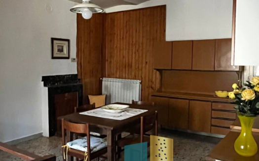 Nel centro storico, immobile su tre livelli a pochi passi dalla piazza principale – Via Conte Ugone, Bojano