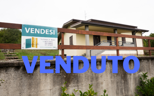 Villa indipendente con dependance, ampio giardino e panorama mozzafiato – Contrada Sorbo, San Polo Matese (CB)